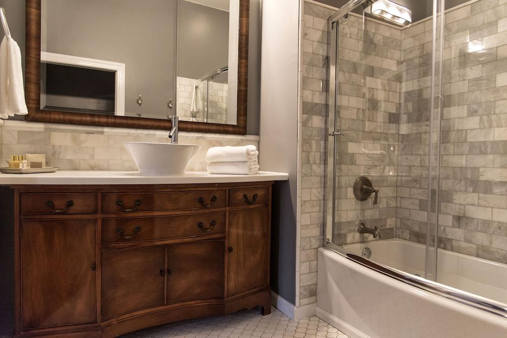The DWIGHT D Hotel photo 28