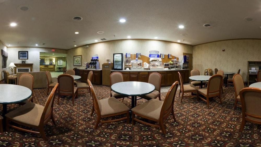 Holiday Inn Express Adrian by IHG photo 35