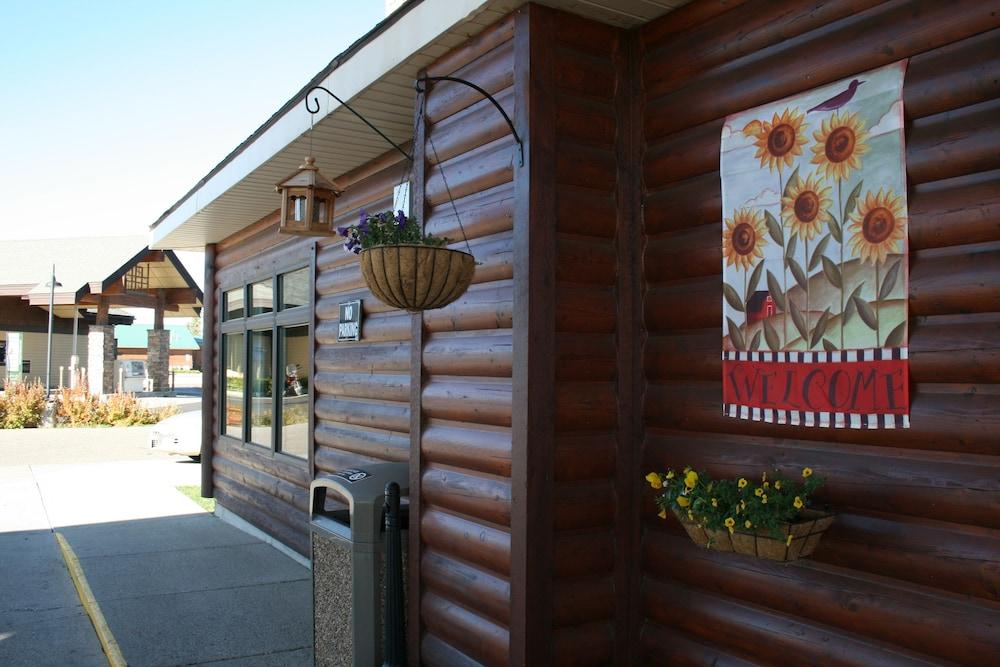 Yellowstone Lodge photo 24