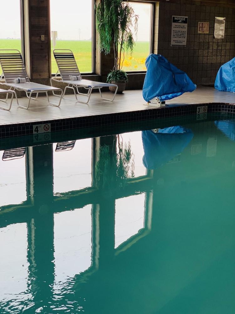AmericInn by Wyndham Kewanee photo 48