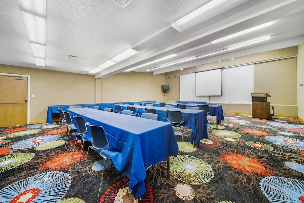 Baymont by Wyndham Muncie Near Ball State University photo 50