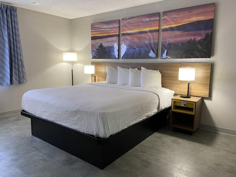 Days Inn by Wyndham Rawlins photo 6