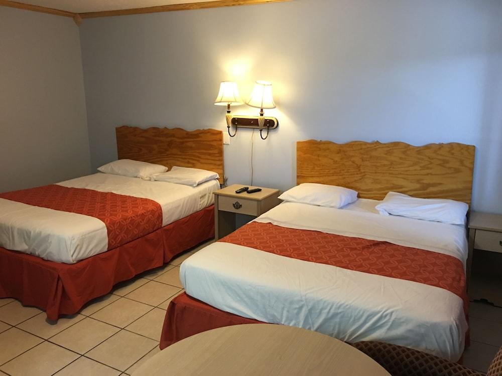 Dixie Plaza Hotel photo 13
