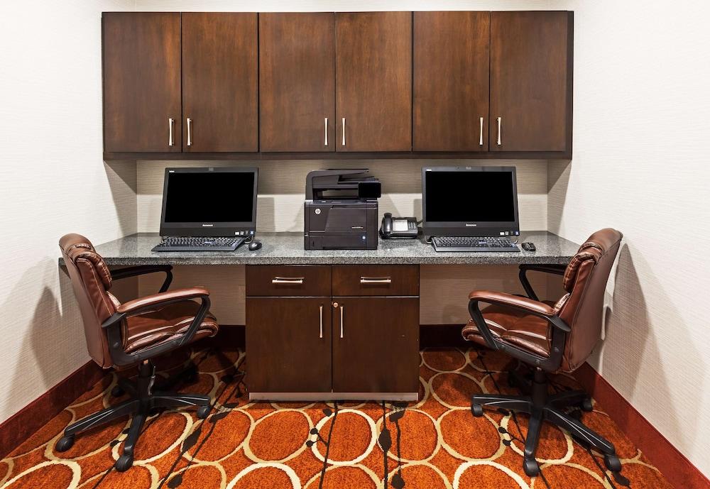 Hampton Inn Marion photo 28