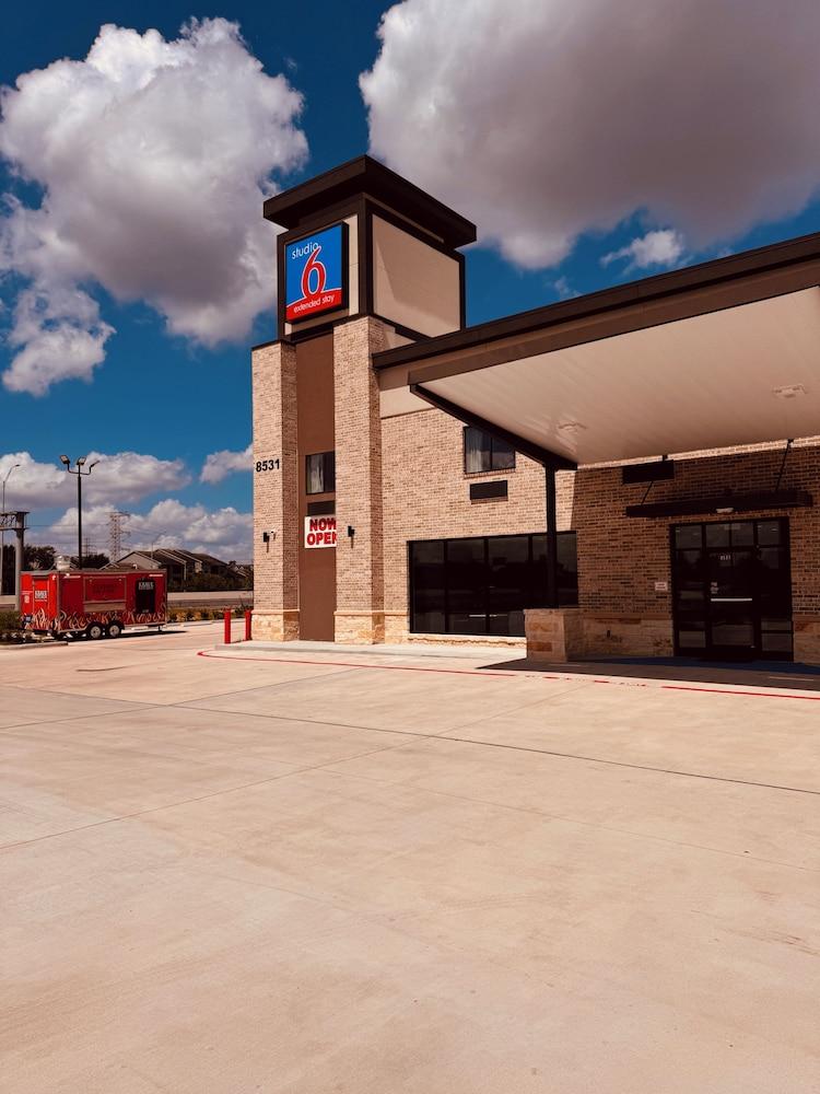 Studio 6 – Humble, Tx photo 1