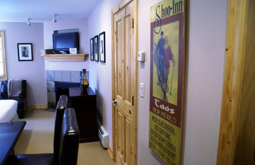 Snakedance Condominiums photo 18