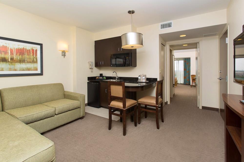 Ramada Plaza Resort & Suites by Wyndham Orlando Intl Drive photo 8