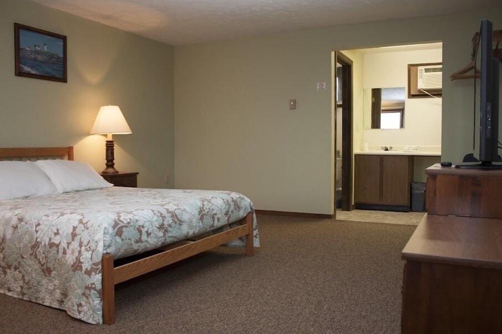 The Villager Motel photo 45