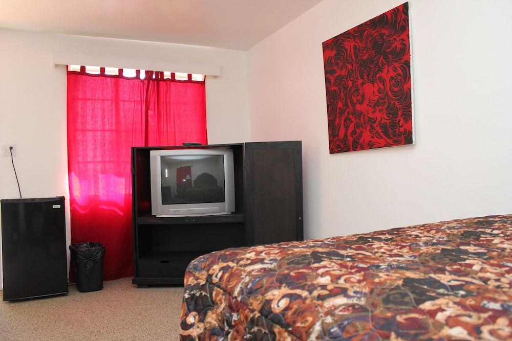 La Siesta Motel photo 18