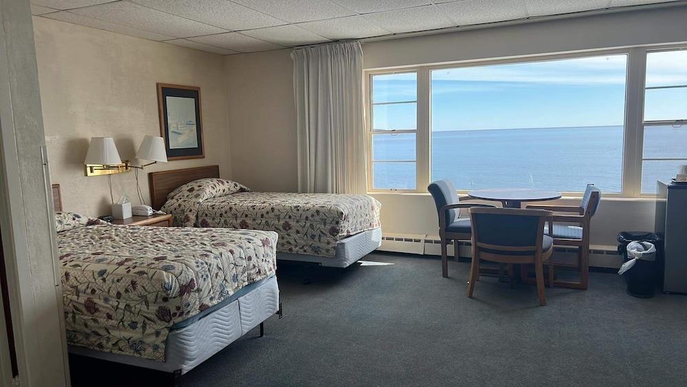 The Shoreline Inn photo 22