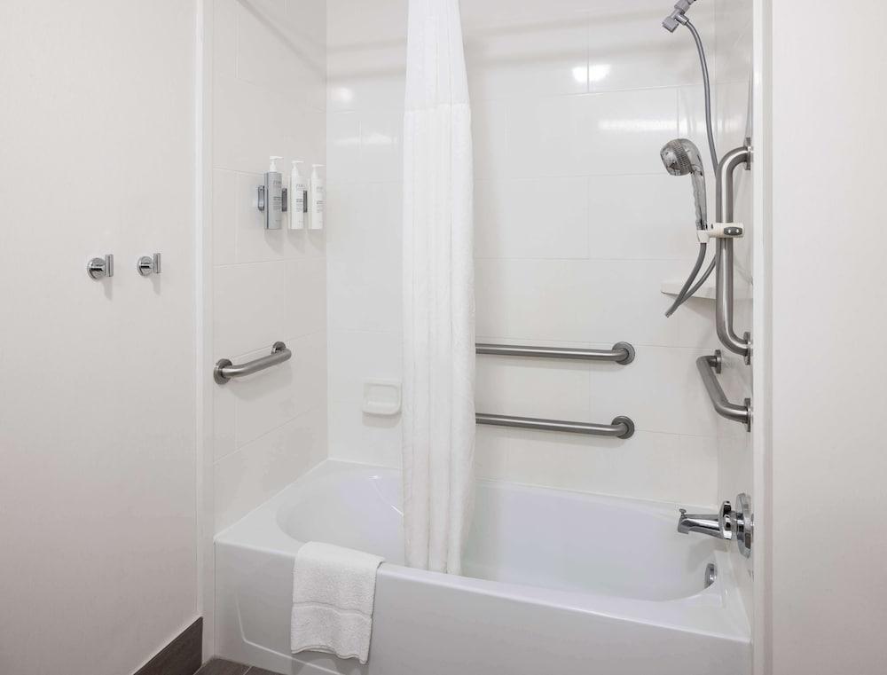 Hampton Inn Minneapolis NW Maple Grove photo 17