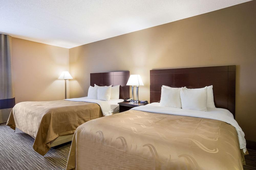 Quality Inn I-70 Near Kansas Speedway photo 18