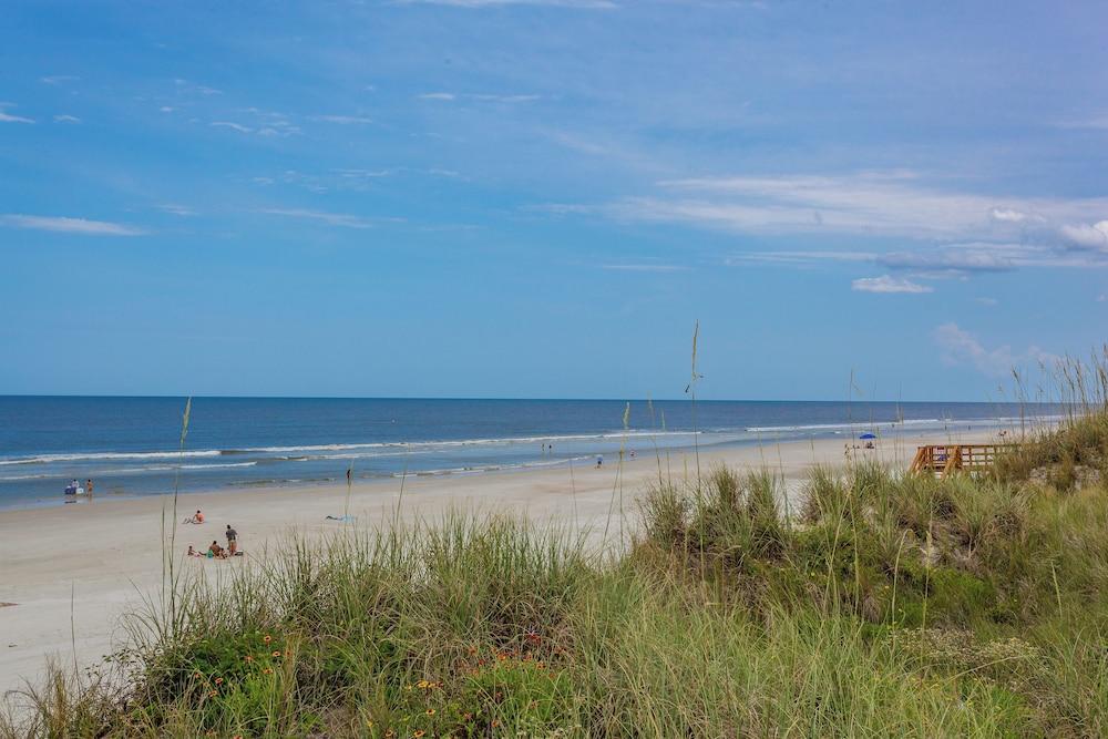 Beacher's Lodge Oceanfront Suites photo 55