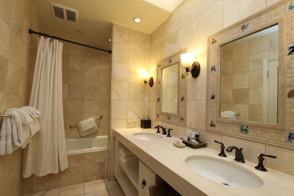 Cypress Inn photo 40