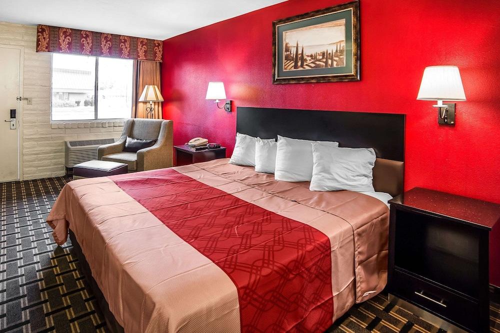 Econo Lodge Downtown photo 18