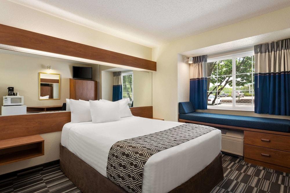 Microtel Inn & Suites by Wyndham Inver Grove Heights/Minneap photo 51