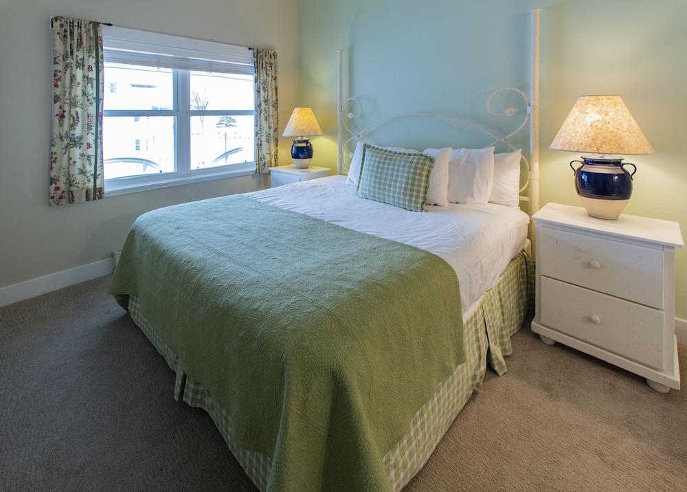 Edgewater Resort photo 34