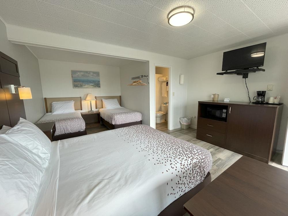 Holiday Motel photo 13