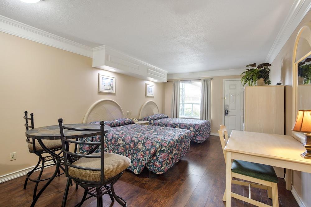 Edgewater Inn photo 14