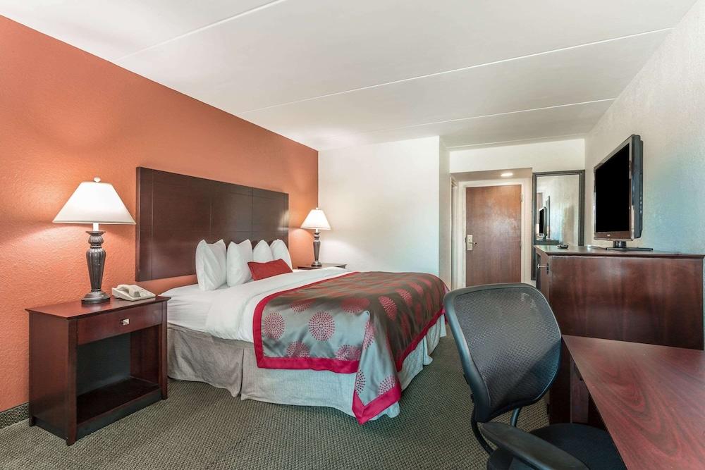 Ramada by Wyndham Luling photo 11