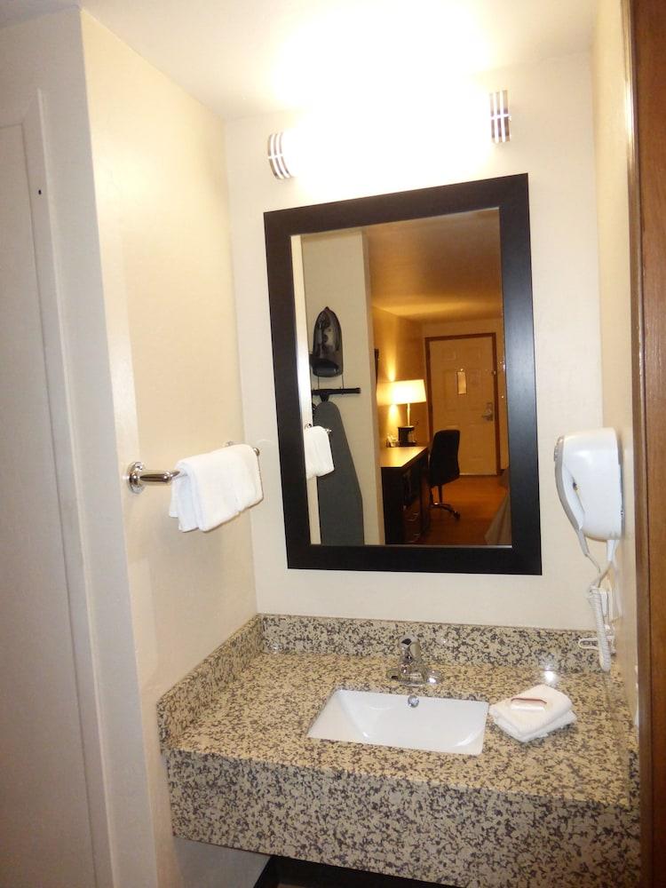 Red Roof Inn Grand Junction photo 13