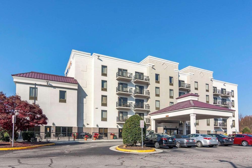 Comfort Suites South Park photo 43