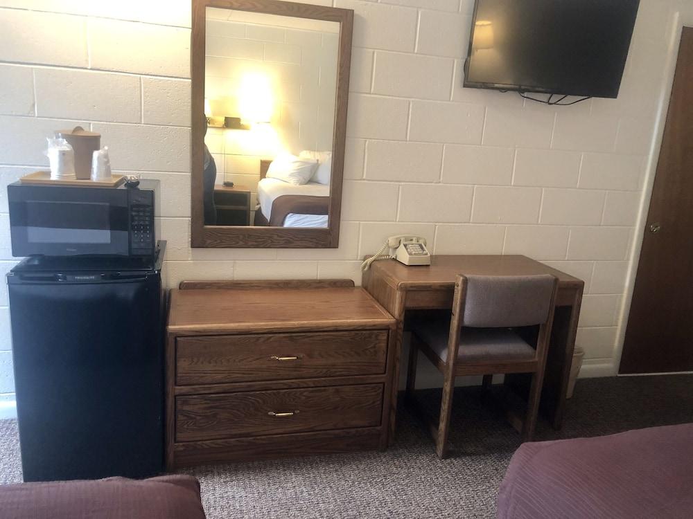 Four Winds Motel photo 9
