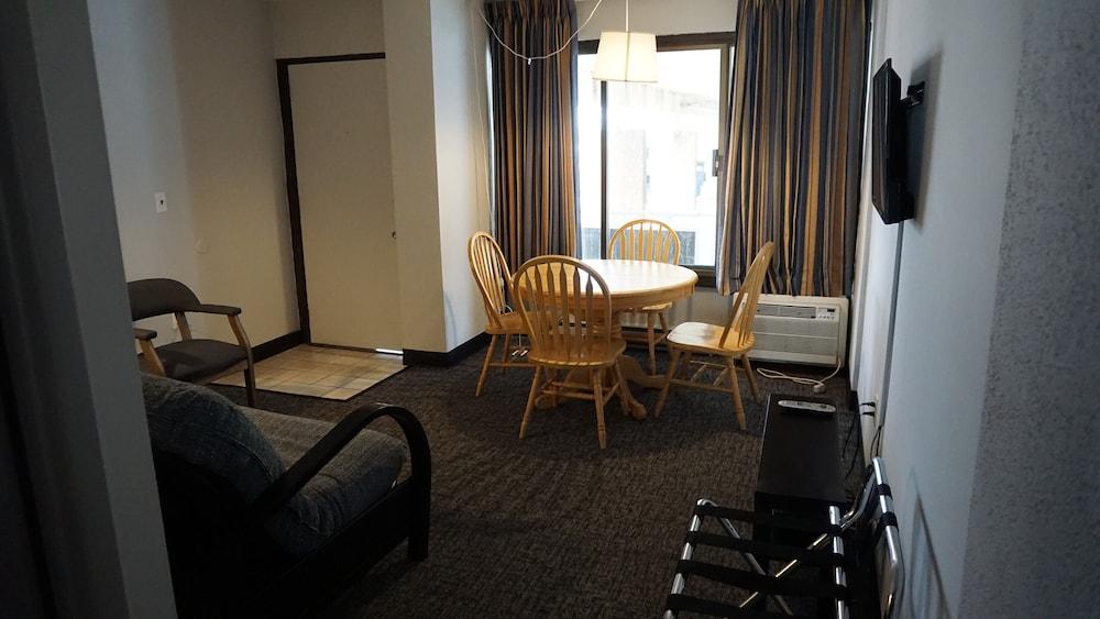 Windjammer Motor Inn photo 25