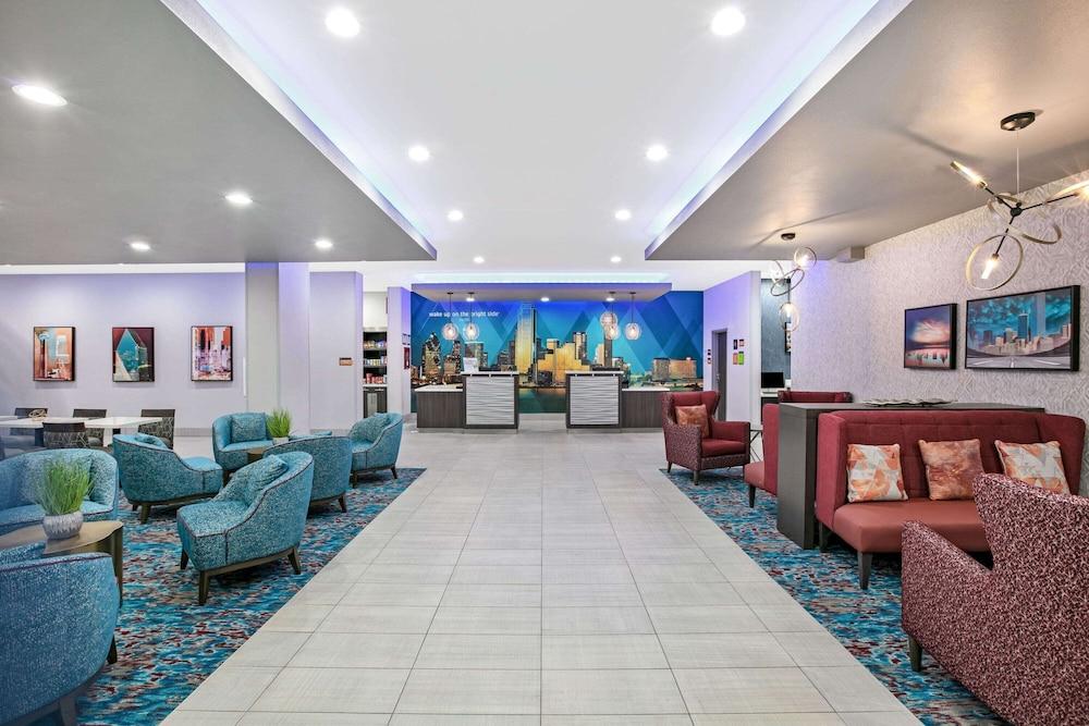 La Quinta Inn & Suites by Wyndham DFW West-Glade Parks photo 11