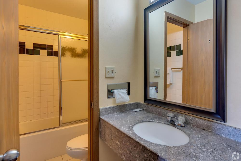 I-80 Inn & Suites photo 15