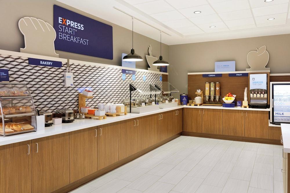Holiday Inn Express & Suites Phoenix Midtown by IHG photo 32