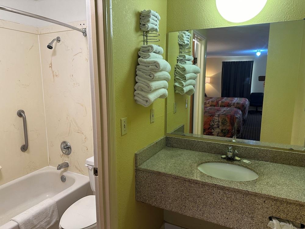 Royal Inn photo 46