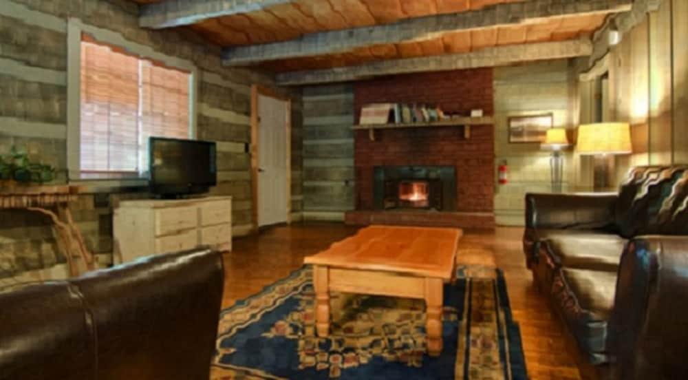 The Smokehouse Lodge and Cabins photo 40