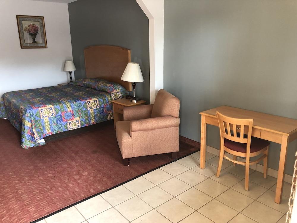 Whitesboro Inn & Suites photo 2
