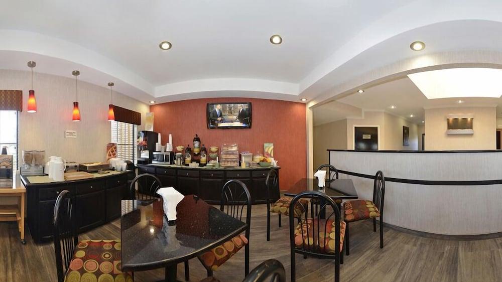 Quality Inn & Suites Beaumont photo 41