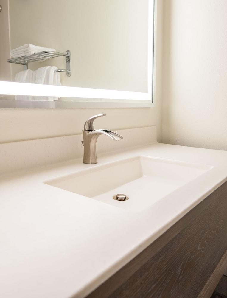Best Western Plus University Park Inn & Suites photo 35