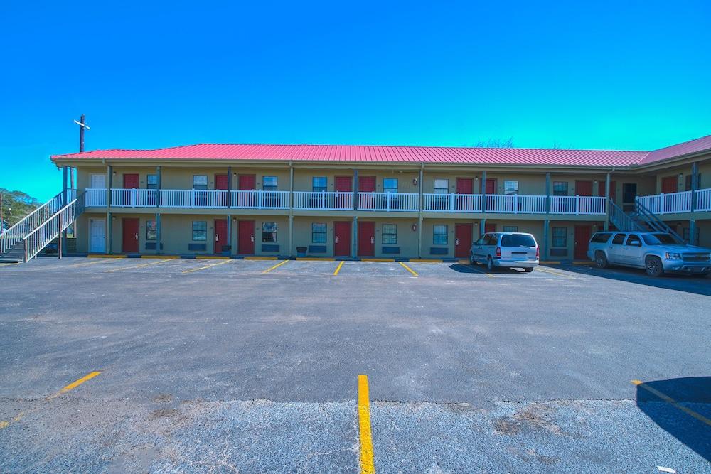 Days Inn by Wyndham Aransas Pass photo 38