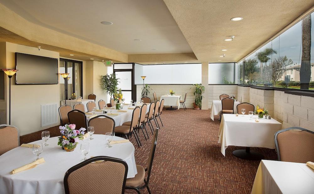 Coast Burbank Hotel photo 33