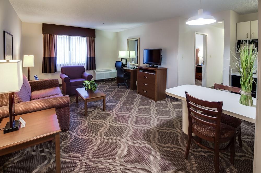 Ashmore Inn and Suites photo 18