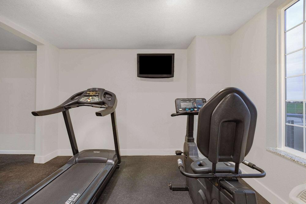 AmericInn by Wyndham Pella photo 12