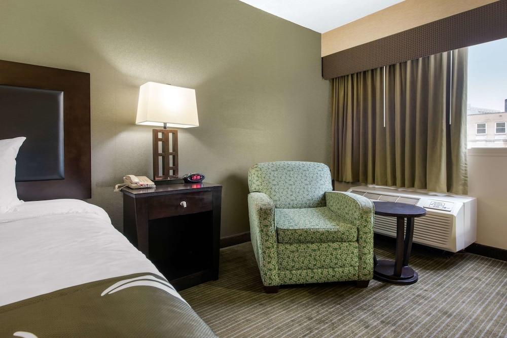 Quality Inn & Suites Charleston - Civic Center photo 15