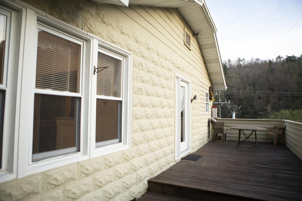 The Chimney Rock Inn & Cottages photo 31
