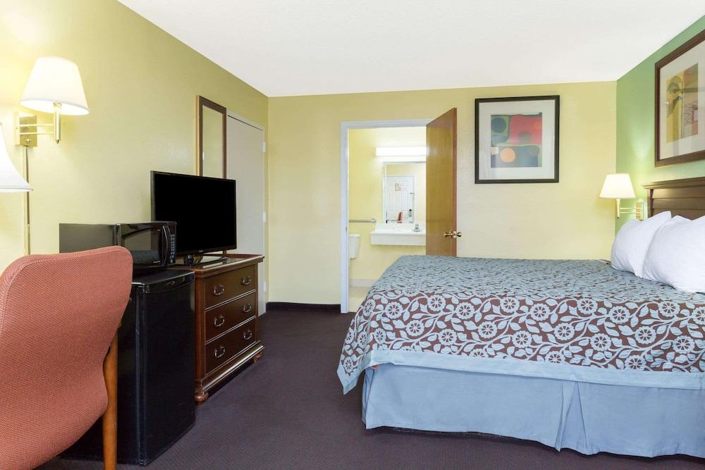 Days Inn by Wyndham Lamont/Monticello photo 10