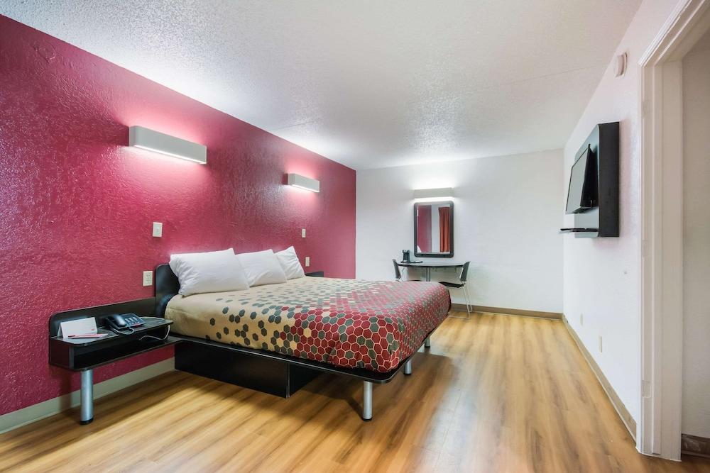 Econo Lodge photo 16