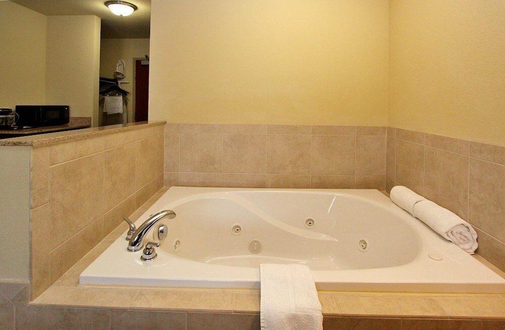 Cobblestone Inn & Suites photo 6
