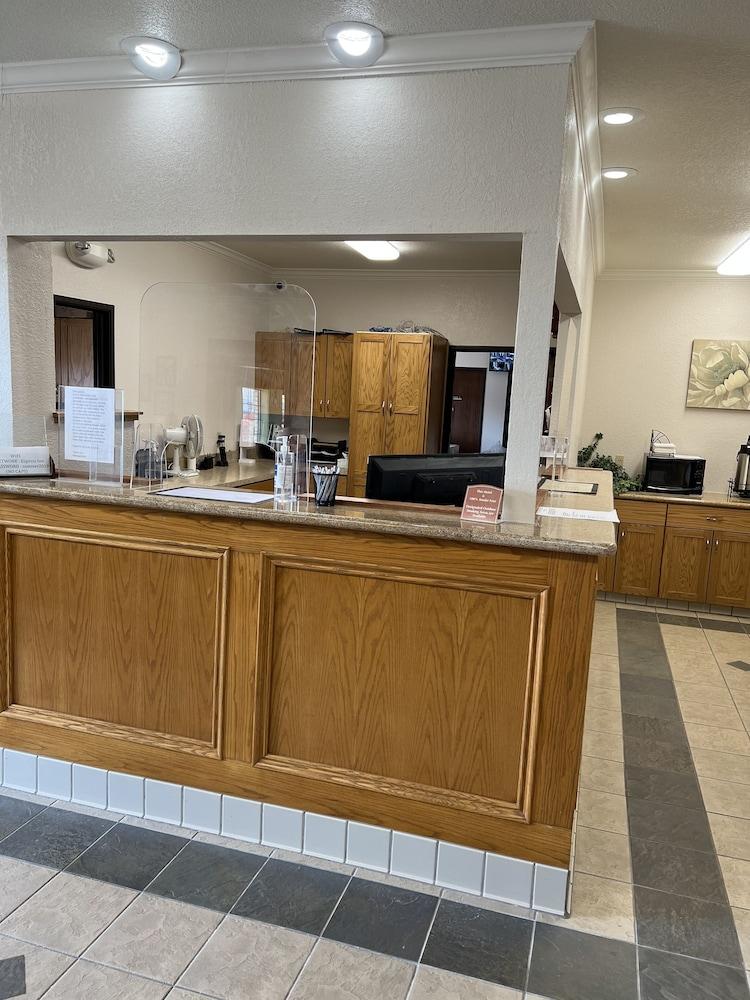 Express Inn & Suites photo 7