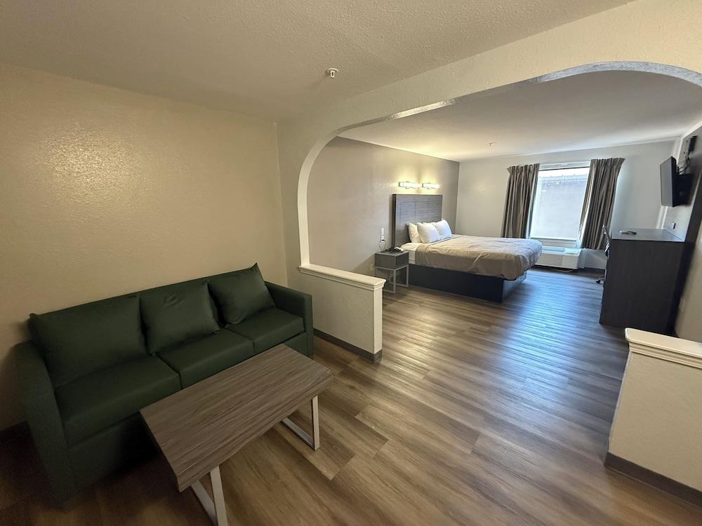 Quality Inn & Suites Biloxi - Ocean Springs photo 8