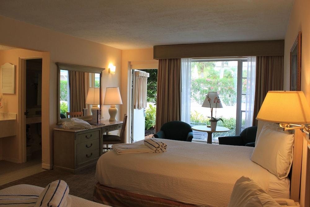 Sandcastle Resort at Lido Beach photo 26