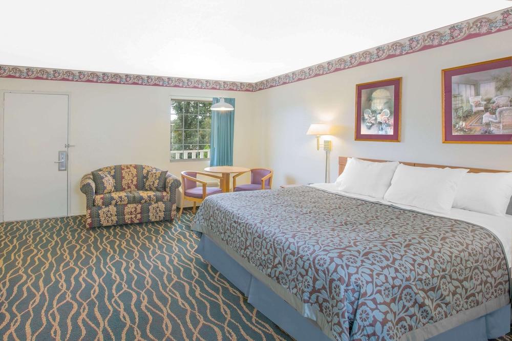 Days Inn by Wyndham Hardy photo 6