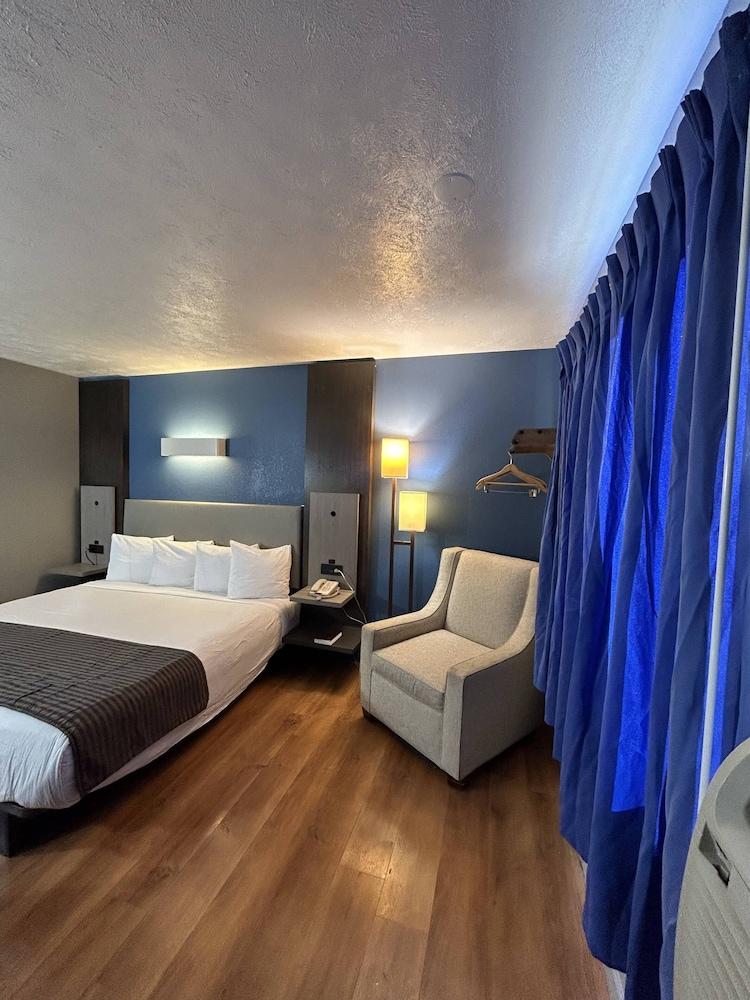 Rodeway Inn Emporia photo 4